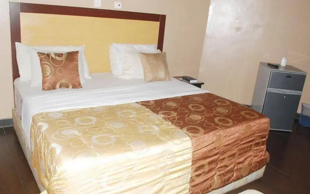 Emglo Suites