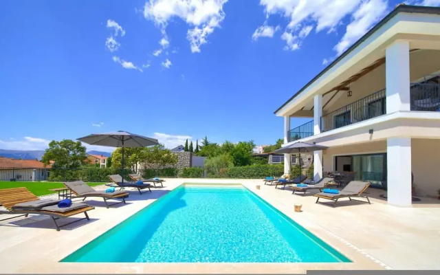 Villa Magnifica in Pinezici