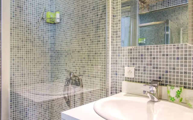 Appartement lumineux avec terrasse jardin et accès piscine