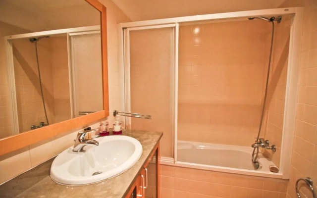 Apartamento T1 em Lagos com piscina e garagem