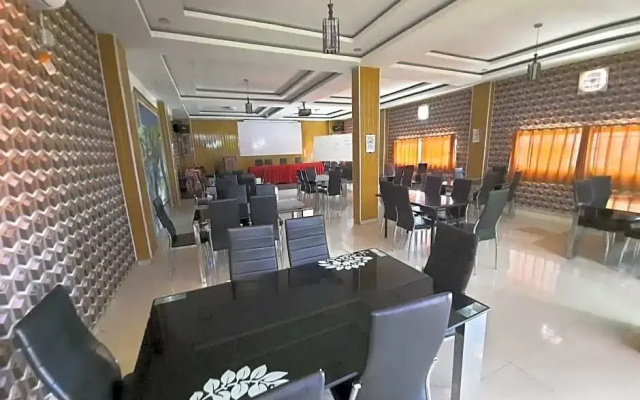 Favour Hotel by Oyo Rooms