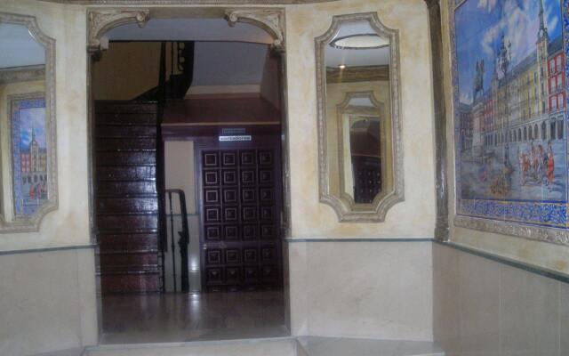 Отель Hostal Comercial вид на фасад