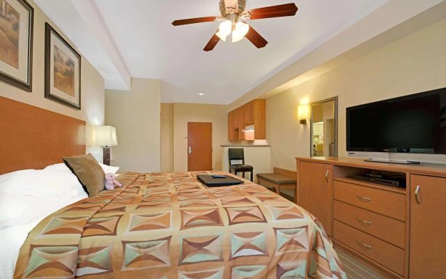 Super 8 Austin Airport North