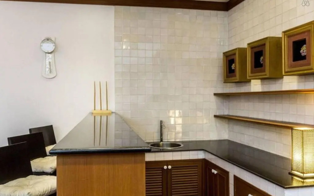 Fabulous Second Floor Apartment Dasiri Downtown Residence