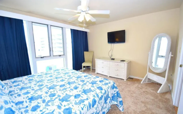 Seal Beach 13n 3 Bedroom Townhouse by RedAwning