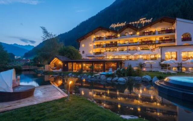 Отель Alphotel Tyrol Рачинес-Ратскингс вид на фасад