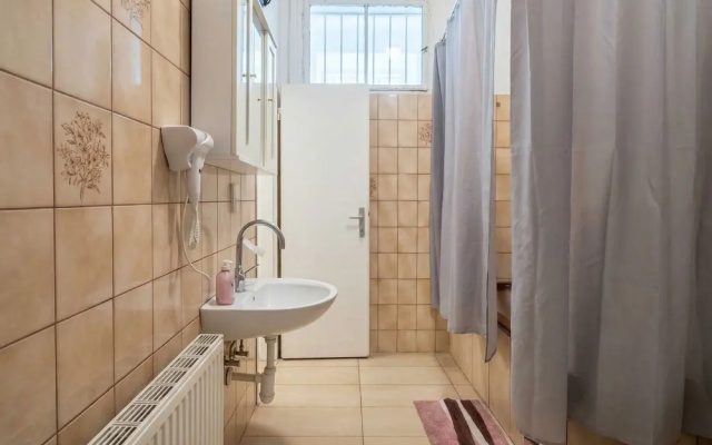 Cozy Convenient Room Prime Location