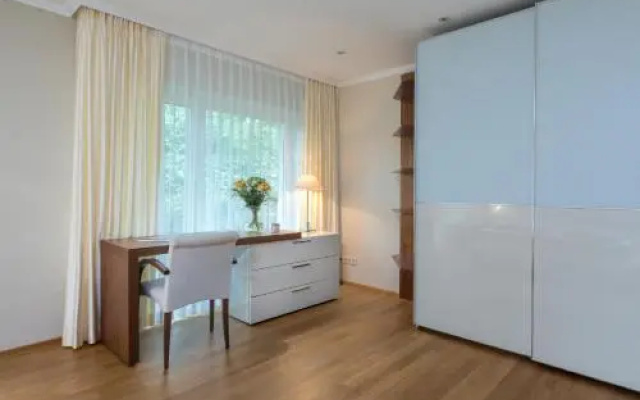 Allee Apartment