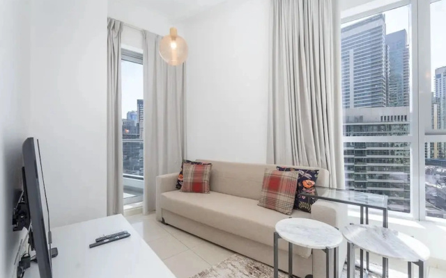 Chic Marina-view Studio in Bay Central Marina