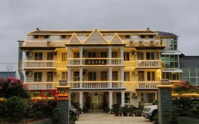 Maizi Farm House