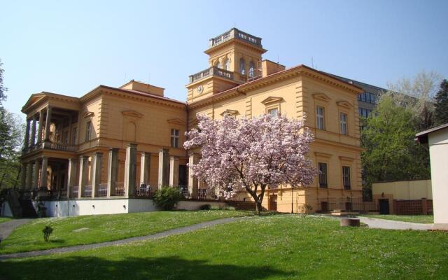 Отель Vila Lanna Прага вид на фасад