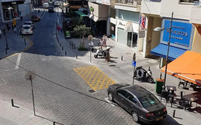 Les Palmiers Petrou Apartments
