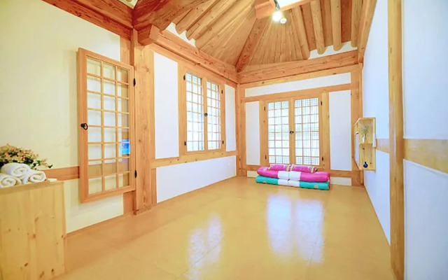 Lee Ga Hanok