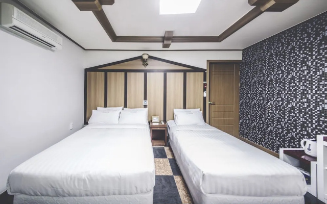 I Zone Hotel