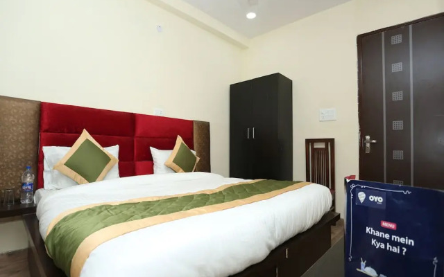 OYO 11952 Hotel Royal India
