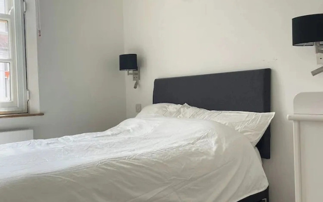 Apartment Sleeps 6 With Parking
