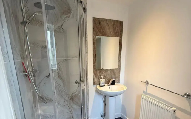 2 Bed - Sleeps 6 - Free Parking