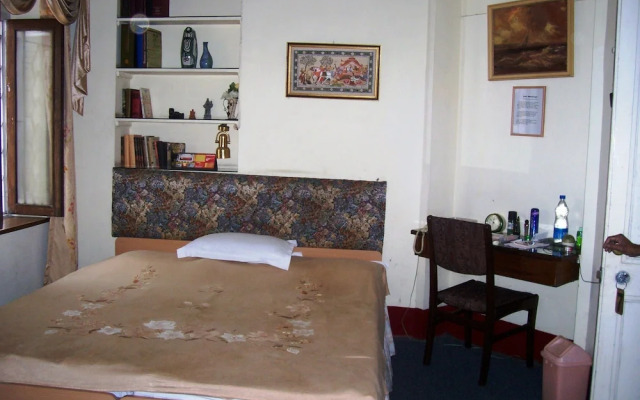 Blue Chip Guest House Kolkata