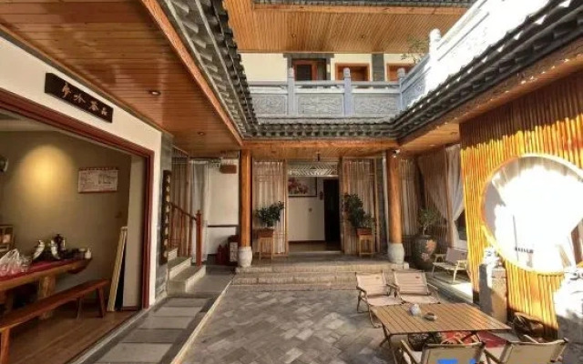 Old Family Courtyard Chinese Inn (Jianshui Ancient Town)