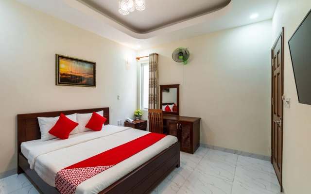 Queen Hotel by OYO Rooms