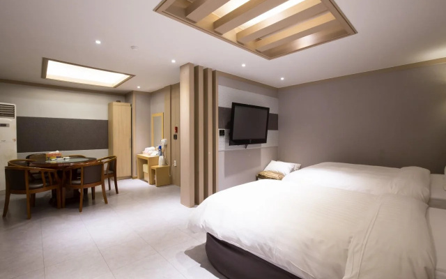 Hotel Bom