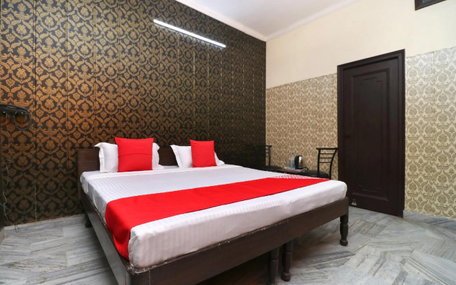 OYO 22090 Hotel Mall Residency