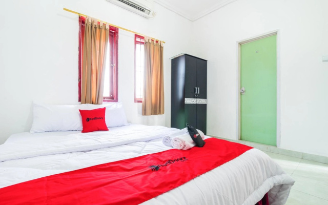 RedDoorz near Universitas Pamulang