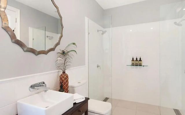 Block Eight 4 Water View Luxe Villa