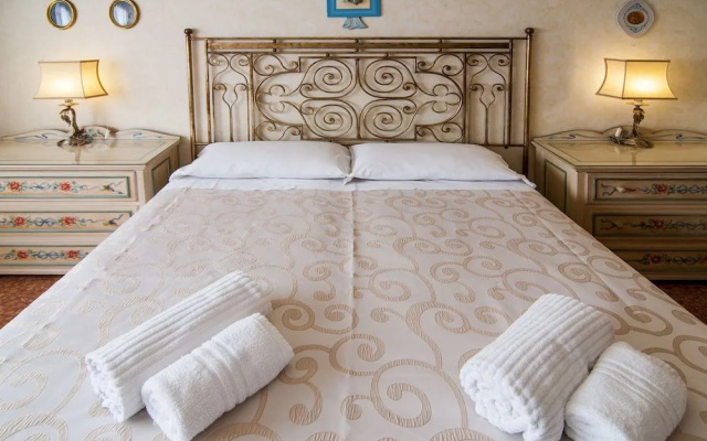 Aurelio&Vaticano Elegant Flat