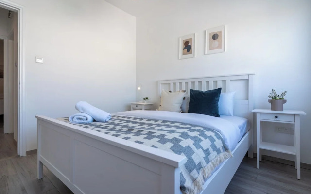 Hermes 2-BR Apt. & Balcony in Larnaca