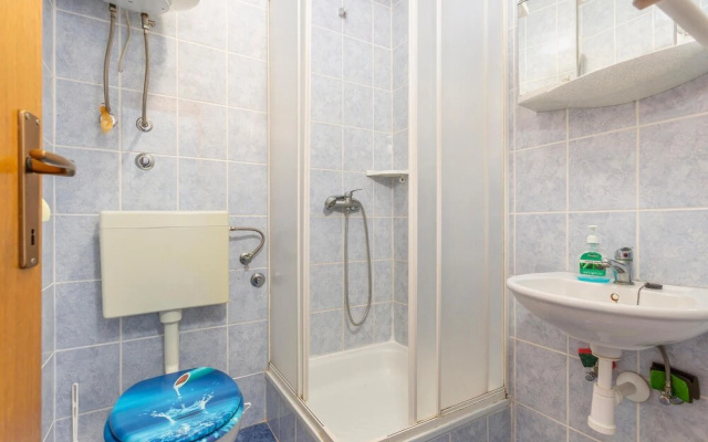 Beautiful Apartment in Rasopasno With Wifi