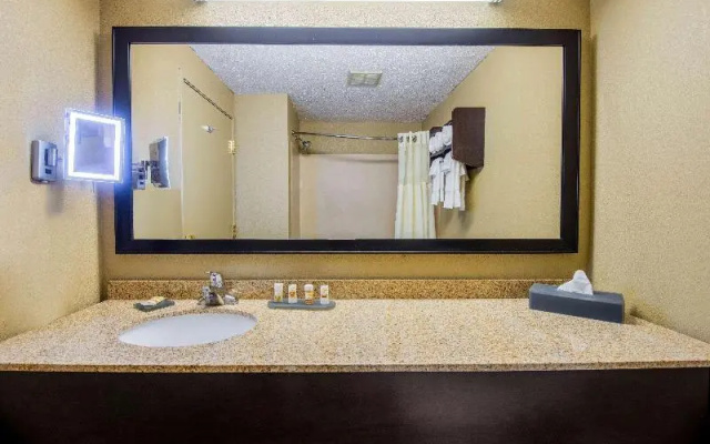 La Quinta Inn & Suites Elkview - Charleston NE