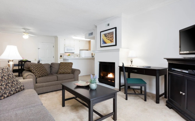 Oakwood Toluca Hills