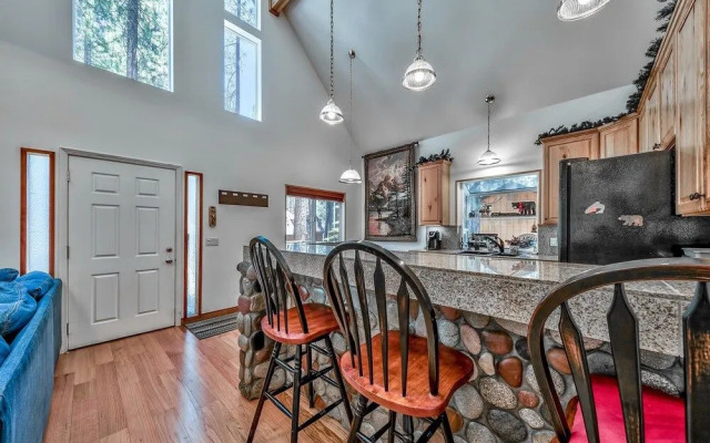 2716HM Hank Monk - 2 Br Chalet