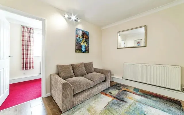 2 Bed Flat - Sleeps 3 - Pets - Parking - Wifi