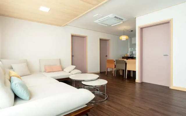 Jeju Staysosoheon Dokchae Pension