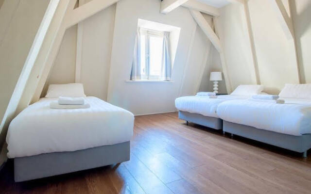 Отель Leidse Square Nightlife Apartment Нидерланды, Амстердам - отзывы, цены и фото номеров - забронировать отель Leidse Square Nightlife Apartment онлайн комната для гостей