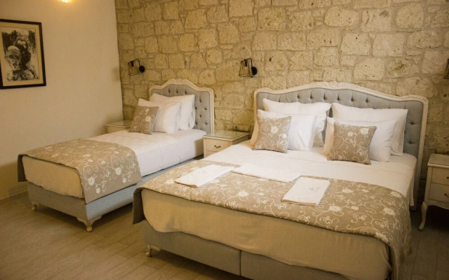 Avlu Alacati Butik Otel