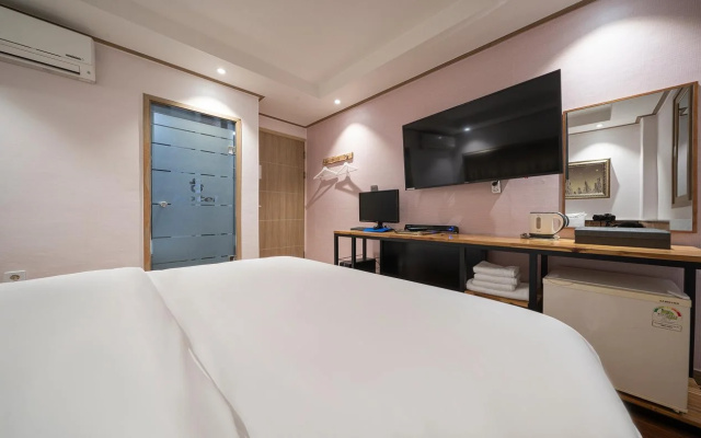 Shinchon S Hotel