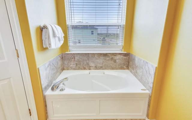 Bishop's Beach 4 Br home by RedAwning
