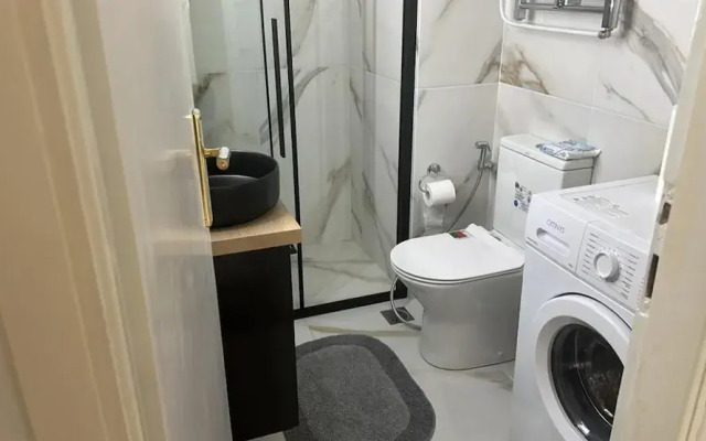 Apartment With Stunning Views - Sleeps 3 & Parking
