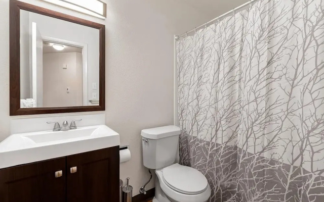 Stylish Getaway w/ Designer Touches- Free Bikes
