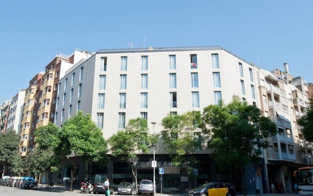 Hotel ILUNION Auditori вид на фасад
