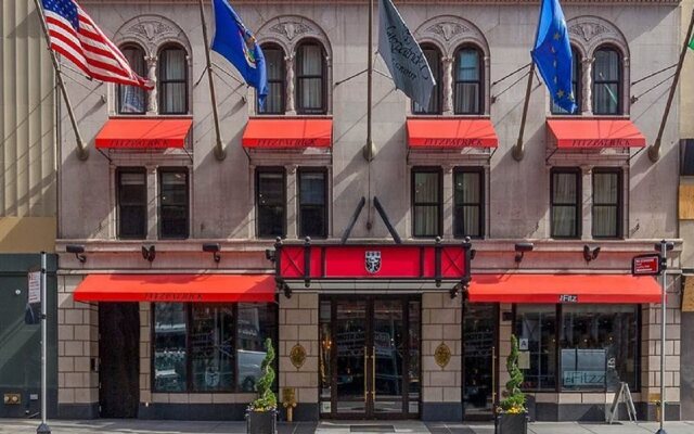 Отель Fitzpatrick Manhattan Hotel США, Нью-Йорк - отзывы, цены и фото номеров - забронировать отель Fitzpatrick Manhattan Hotel онлайн вид на фасад