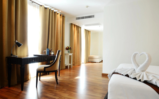 Отель The Bless Hotel and Residence