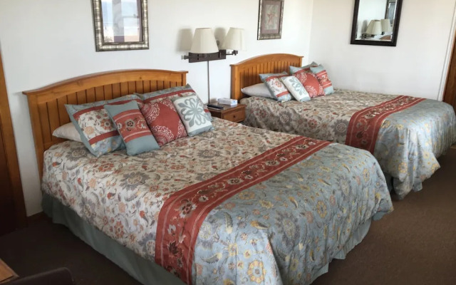 The Sandpiper Beachfront Motel
