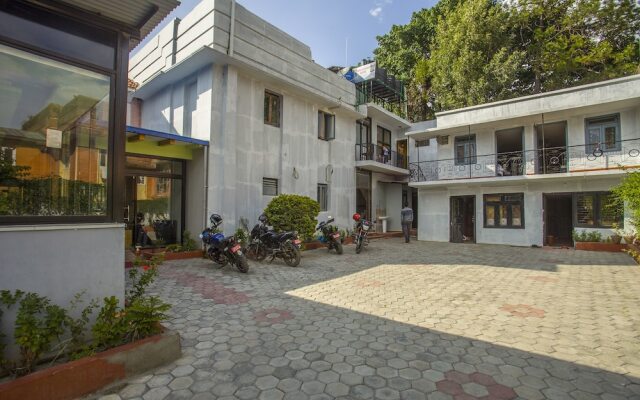 Отель OYO 150 Hotel Himalyan Height Непал, Катманду - отзывы, цены и фото номеров - забронировать отель OYO 150 Hotel Himalyan Height онлайн вид на фасад