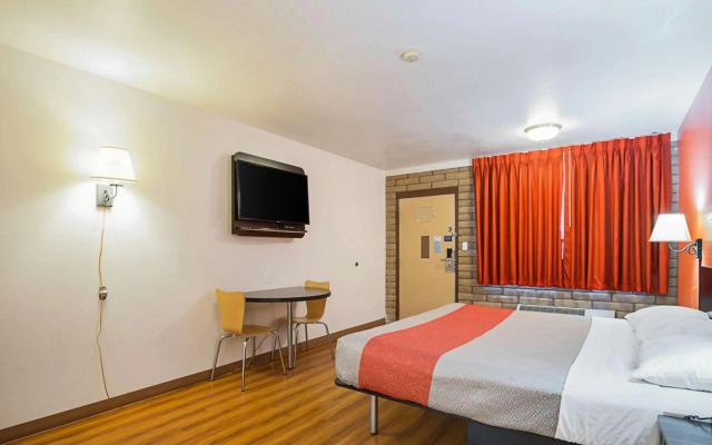 Motel 6 Safford, AZ