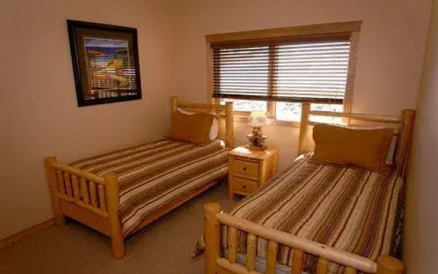 Sullivan Stone Lodge