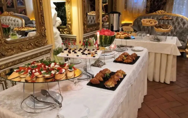 Golden Hotel